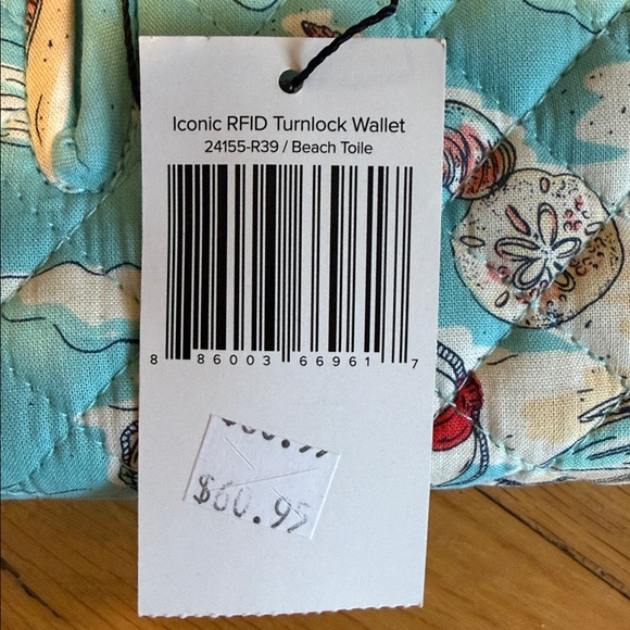 Vera Bradley RIFD Turnlock Wallet NWT in beach toile New - Picture 7 of 7